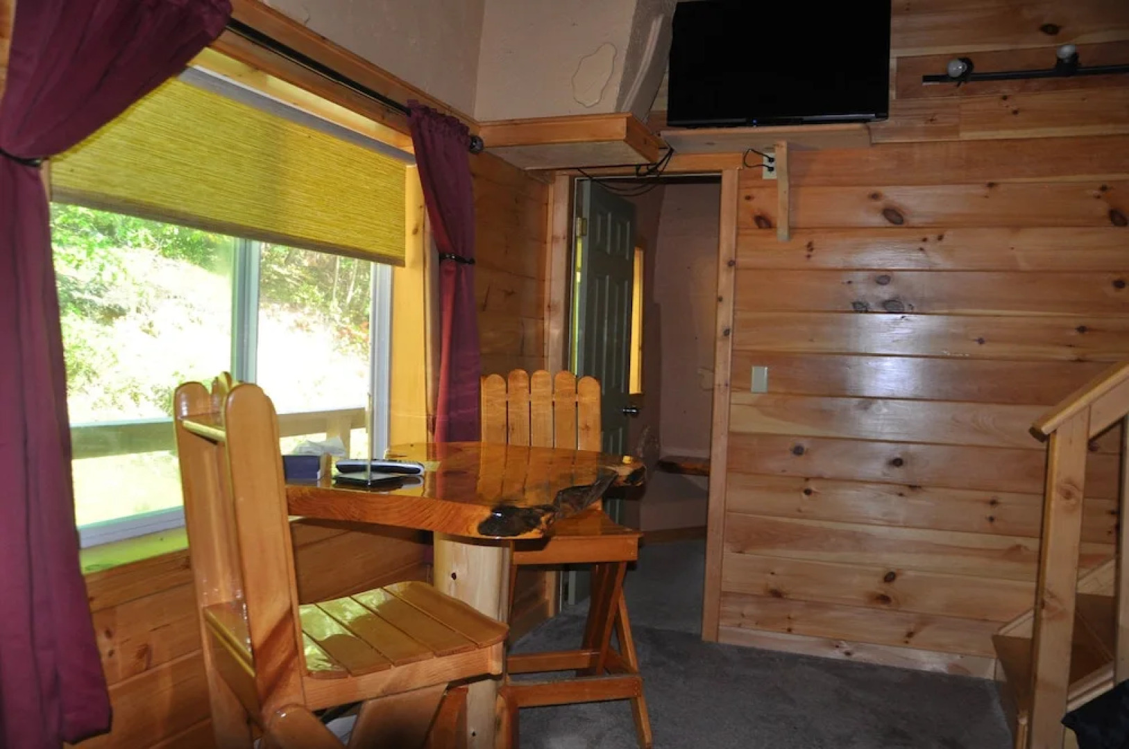 Hawks Nest Lodge And Restaurant