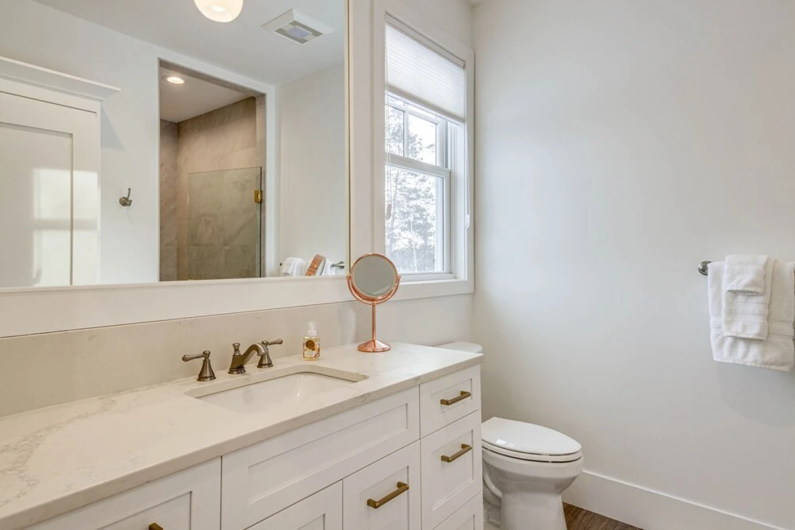 Luxury Serpent Lake Home w/ Gourmet Kitchen!