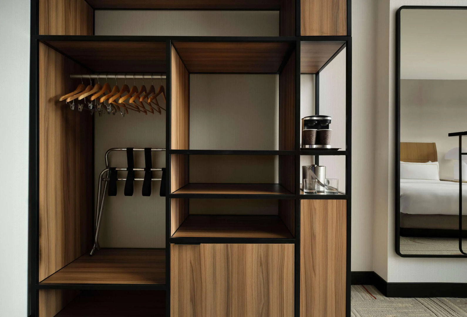 Hotel Zessa Orange County Airport, a DoubleTree by Hilton