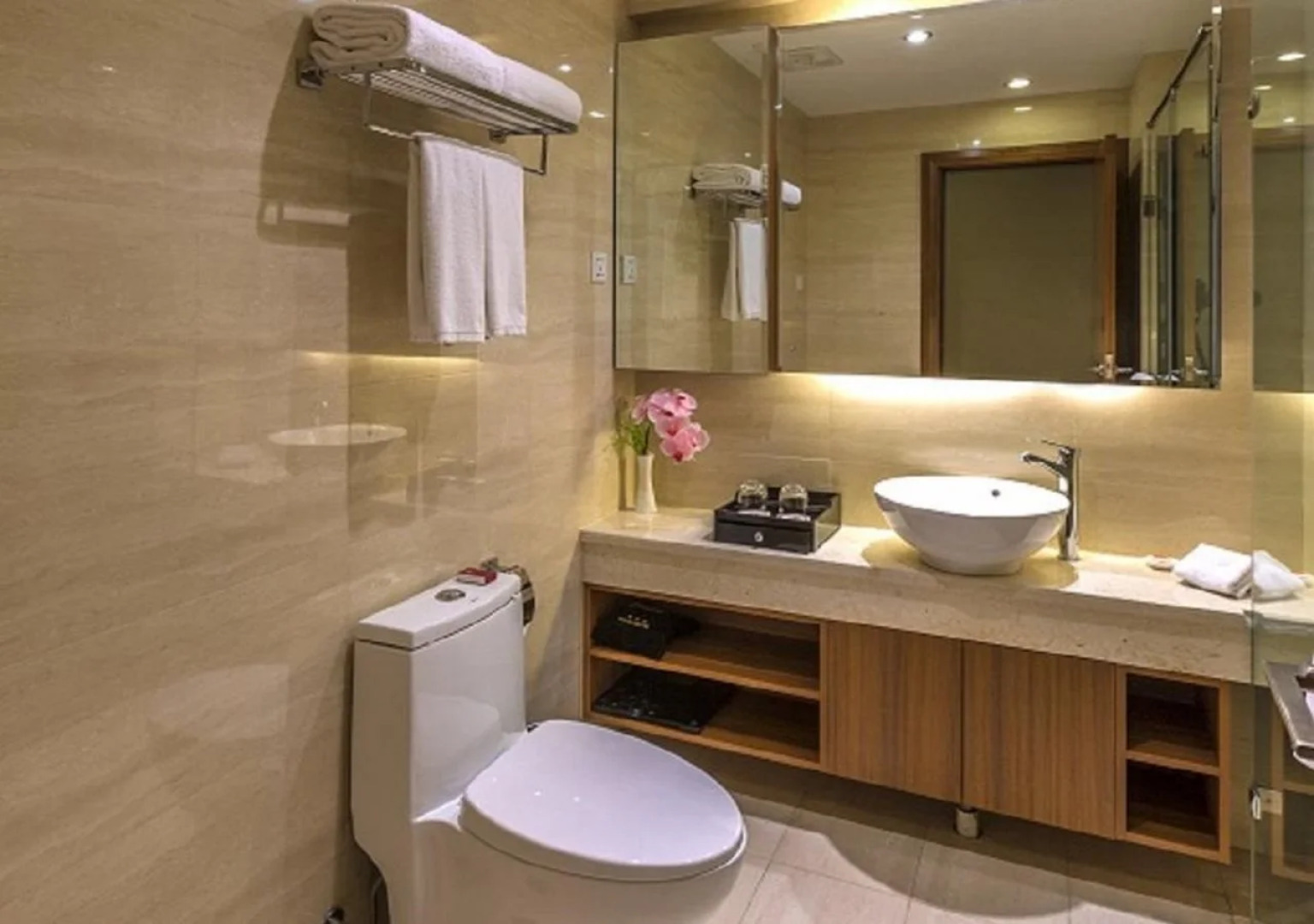 Peninsula Season Hotel Apartment