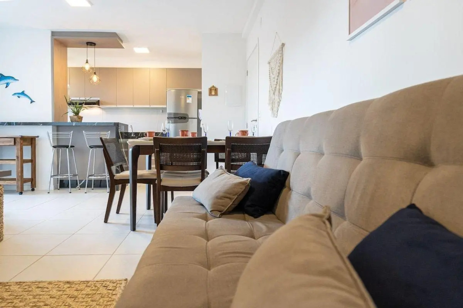 Apartamentos em Bal Piçarras 150 M DA PRAIA com SACADA, WI-FI, PISCINA, PORTARIA 24h, PLAYGROUND e vaga de GARAGEM