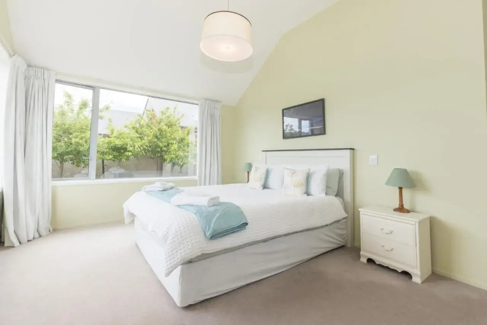 The Lakehouse - Cromwell Holiday Home