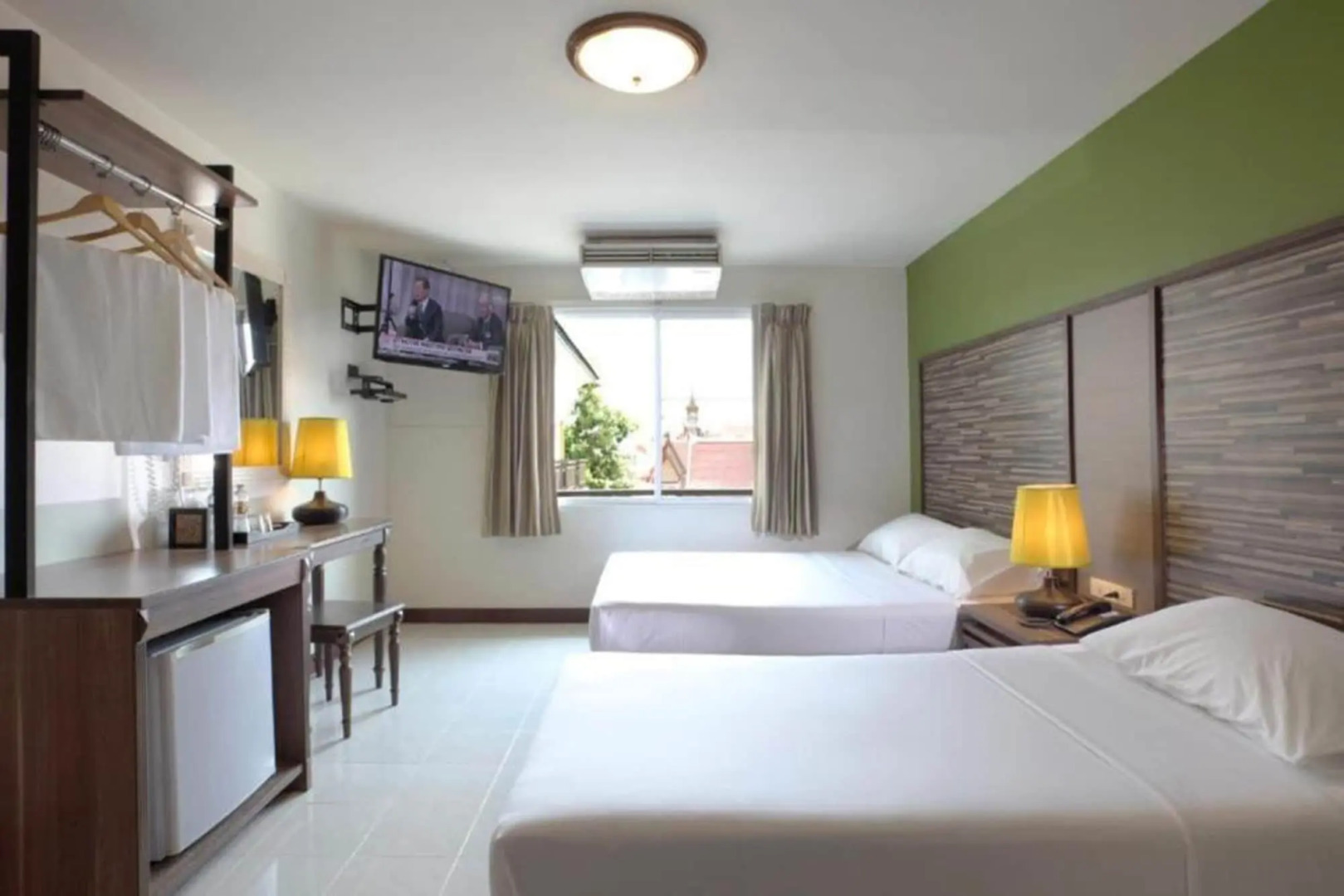 Rambuttri Village Inn & Plaza