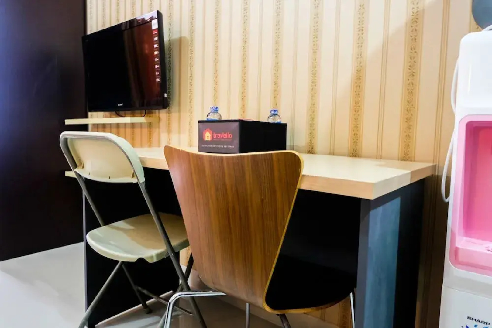 Minimalist and Comfy Studio The Oasis Cikarang Apartment By Travelio