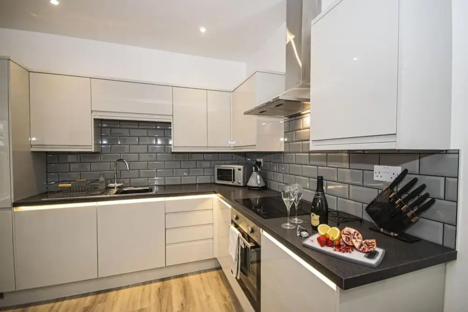 West Chambers Lovely Self-catering Apartment Located Within a Beautifully Renovated Building