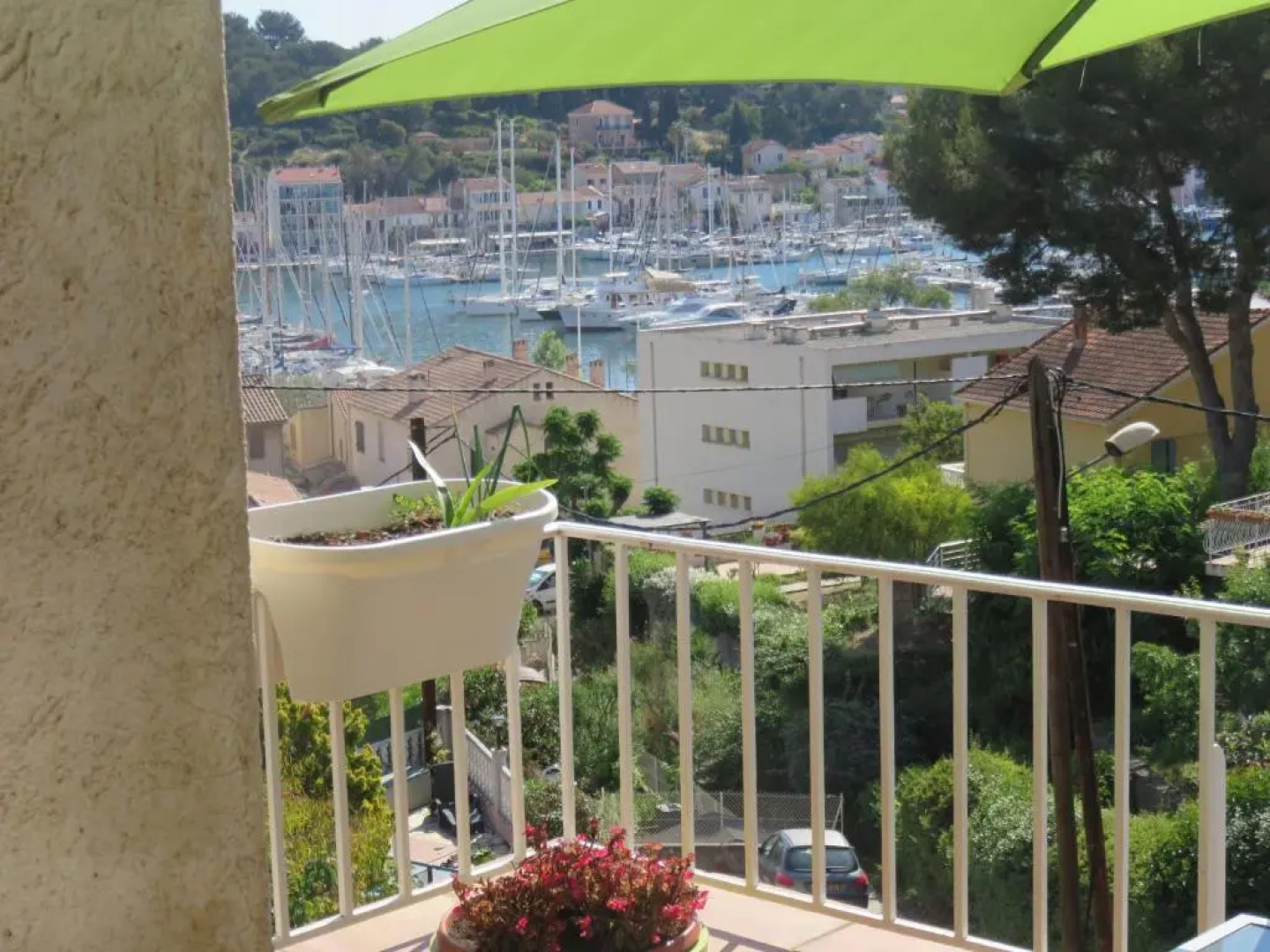 Très bel appartement T2 de 65 m2 avec terrasse vue sur port.