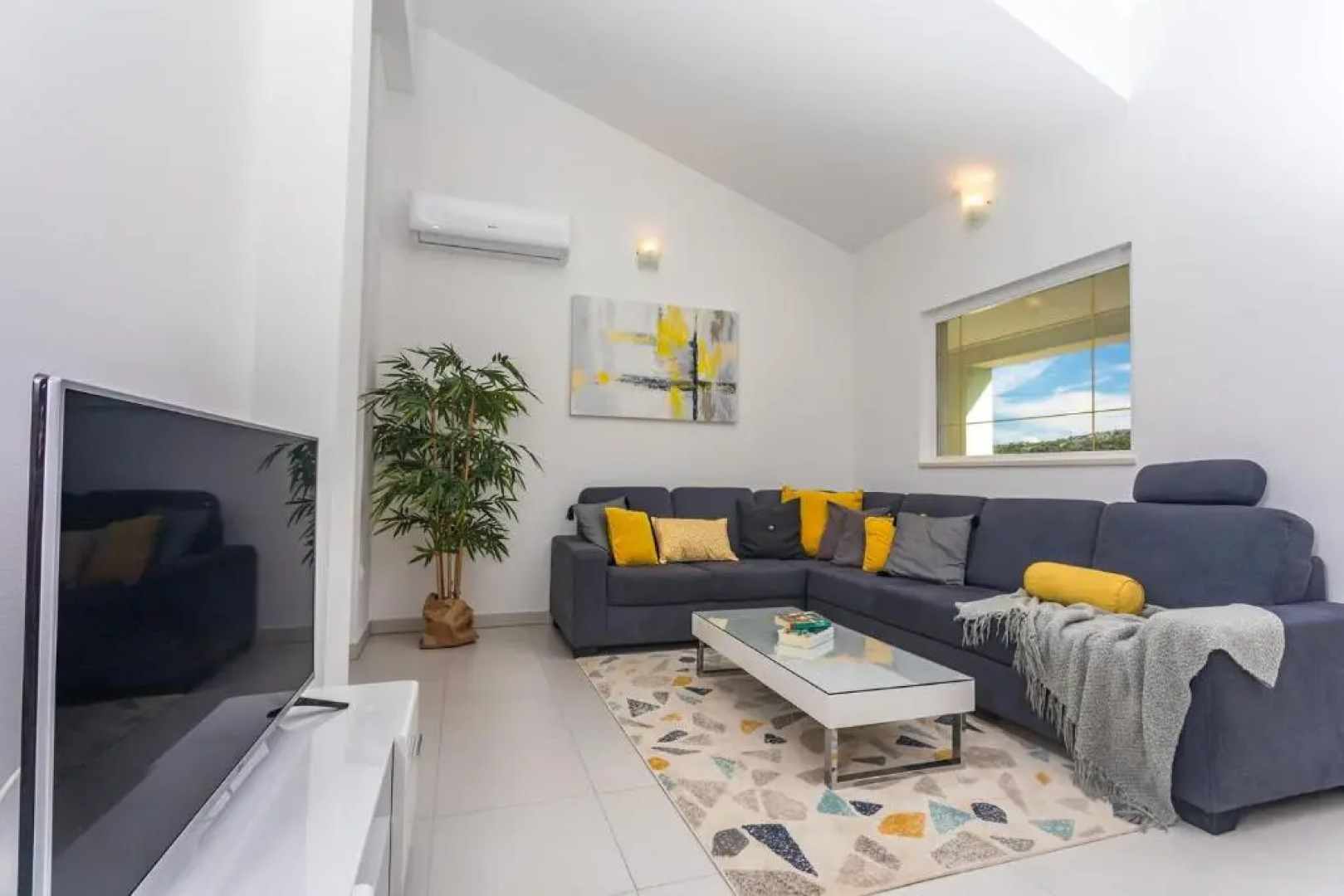 VILLA SKURA private heated pool 32m2, summer kitchen, 4 bedrooms, garden