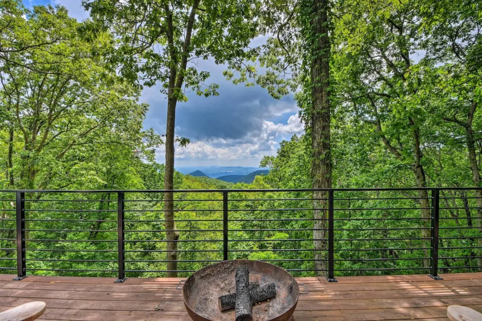 Luxe Jasper Cabin w/ Deck + Blue Ridge Mtn Views!