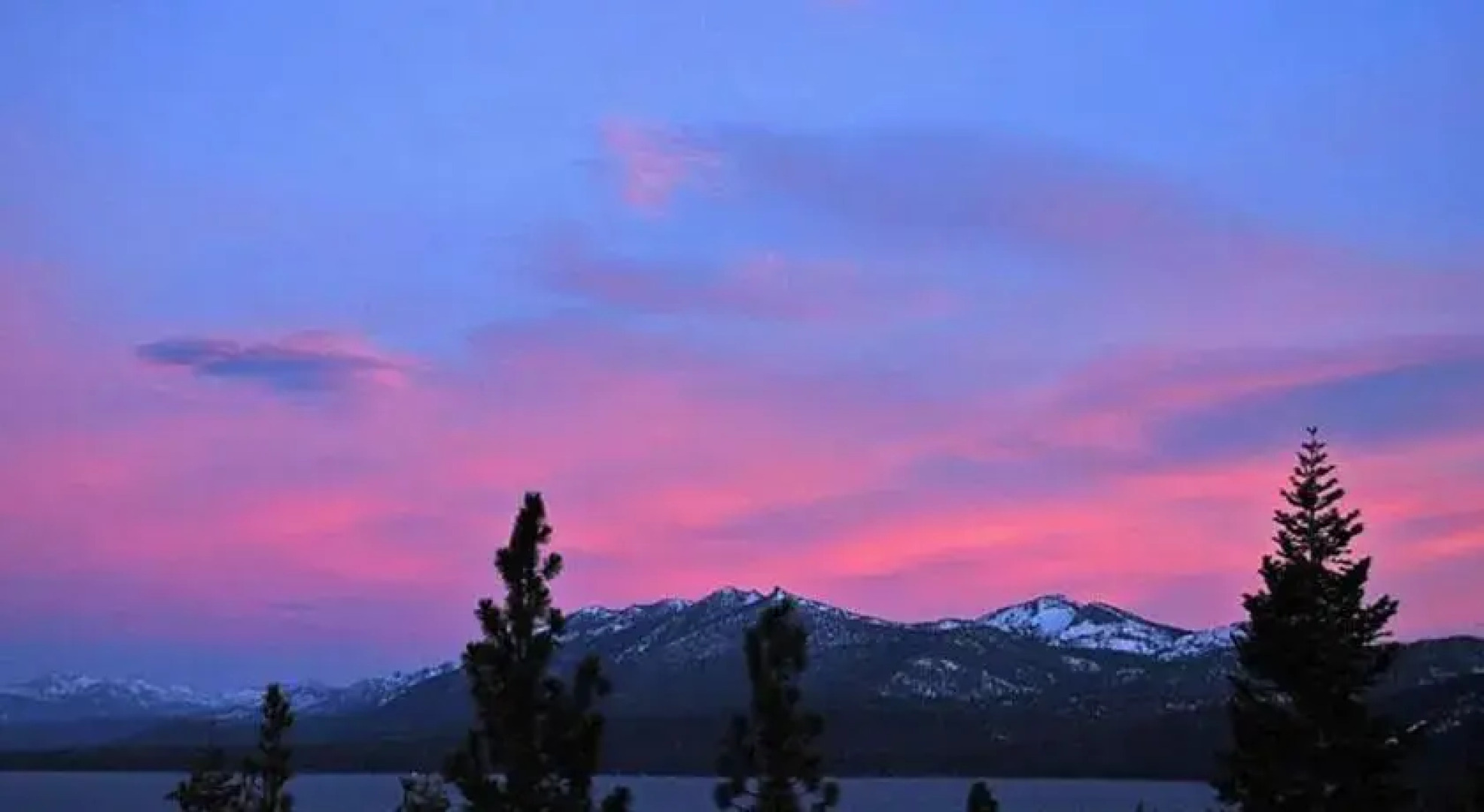 RedAwning Darling Delight Cabin