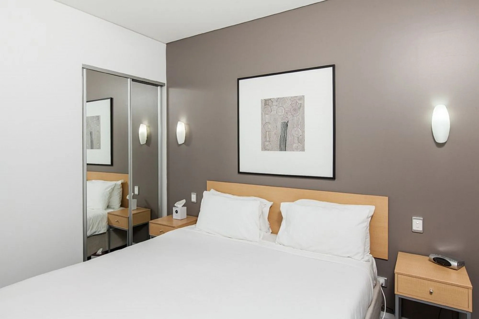 Majestic Oasis Apartments