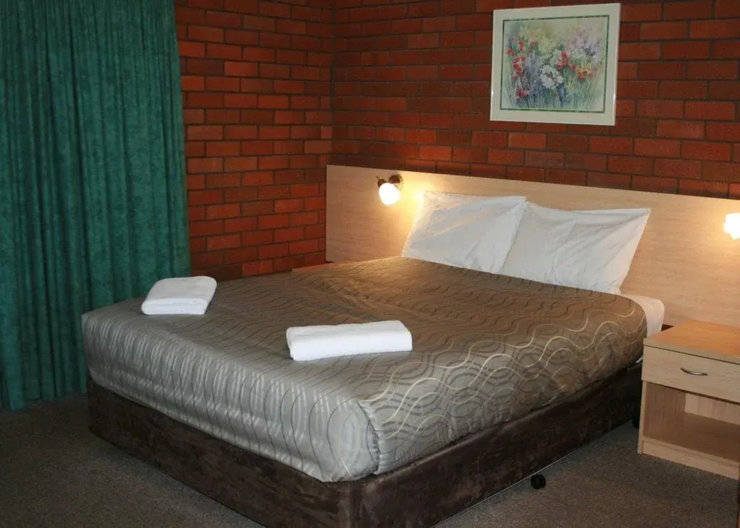 The Plains Motor Inn