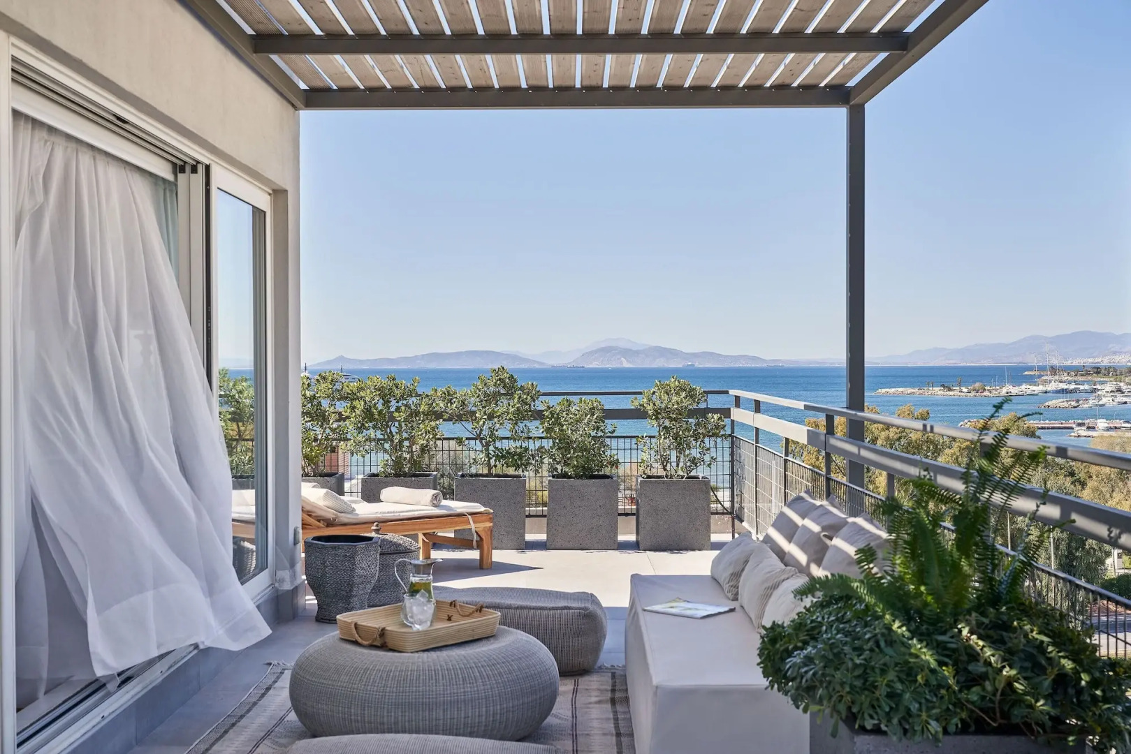 Sea View Cityscape Hotel