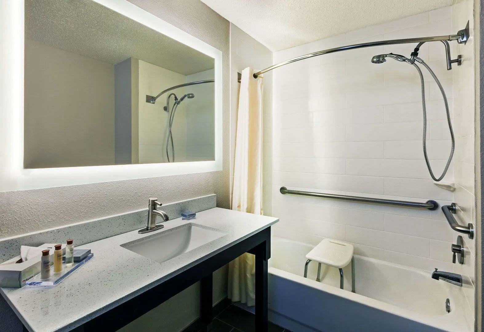 Comfort Inn & Suites Irving Las Colinas DFW