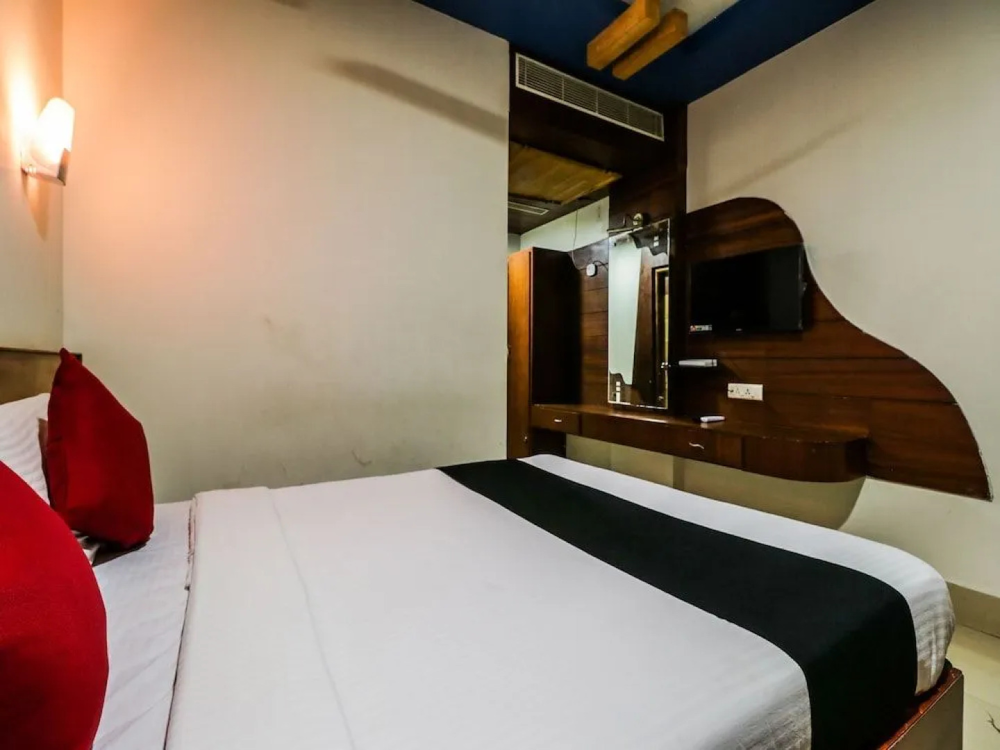 Capital O 38707 Vijetha Inn