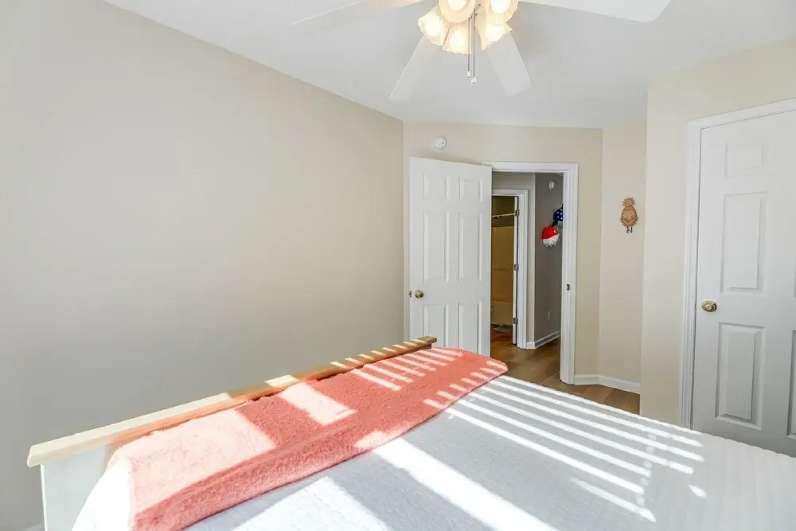 Well-equipped Emerald Isle Townhome: Pets Welcome!