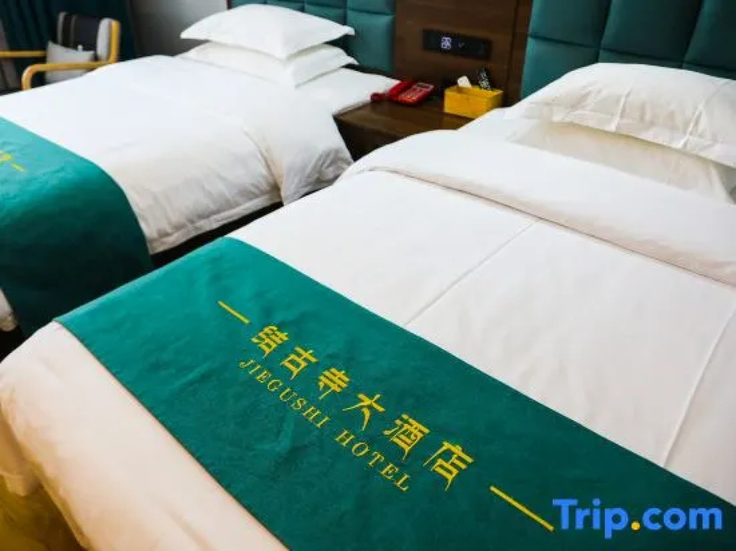 Yushu jiegu temple hotel