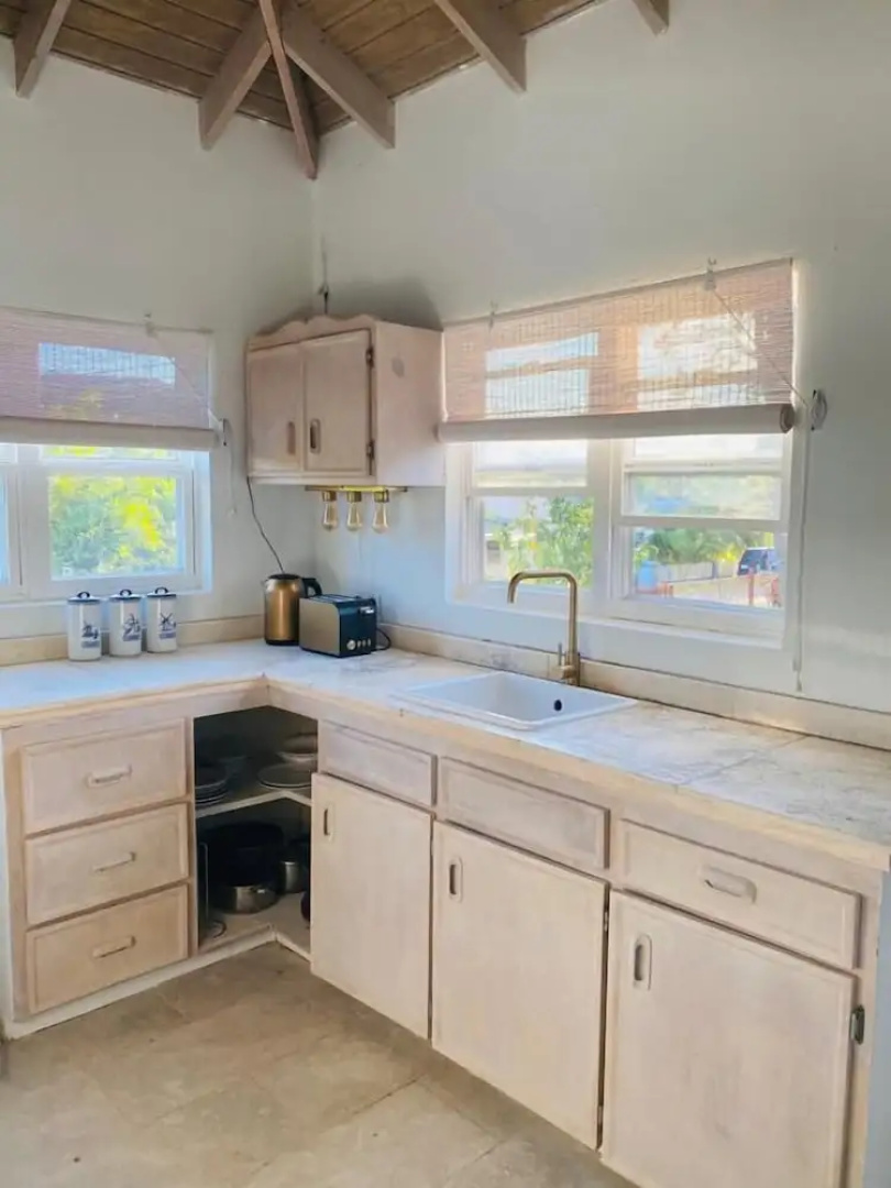 Modern 3bed House in the Heart of Swetes Village