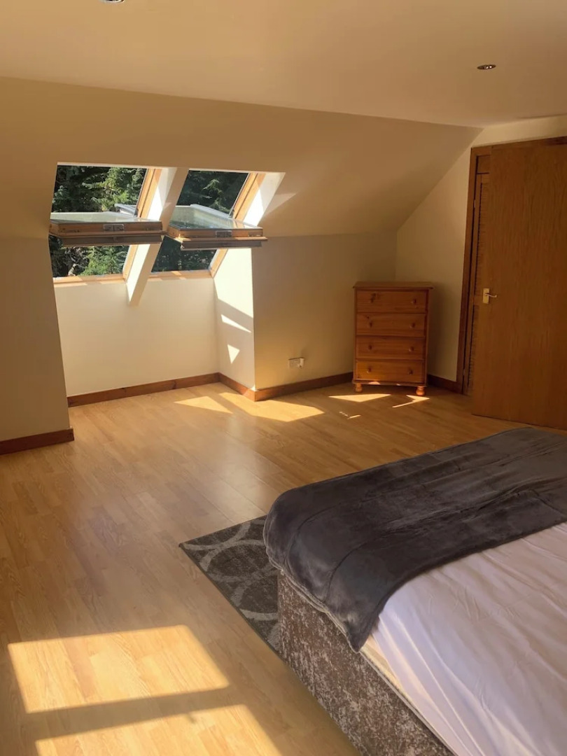 Captivating 5-bed Cottage With Private hot tub