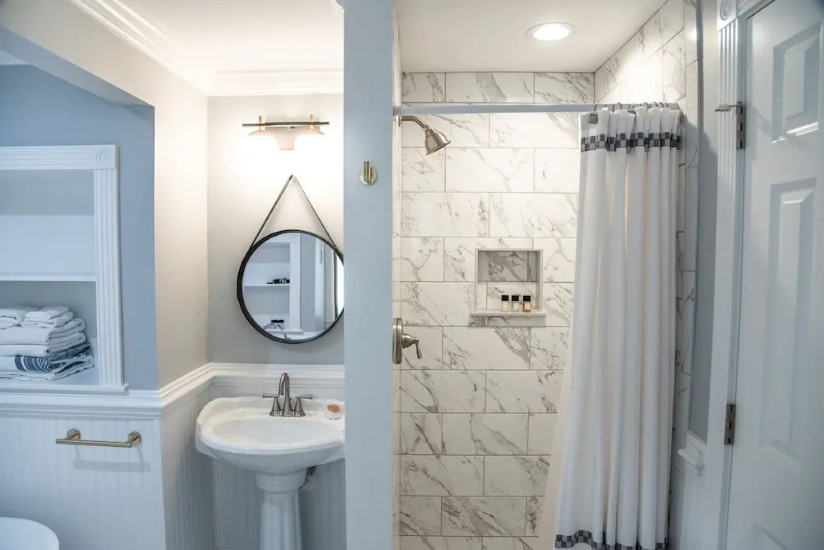 The Burrus House Inn Waterfront Suites