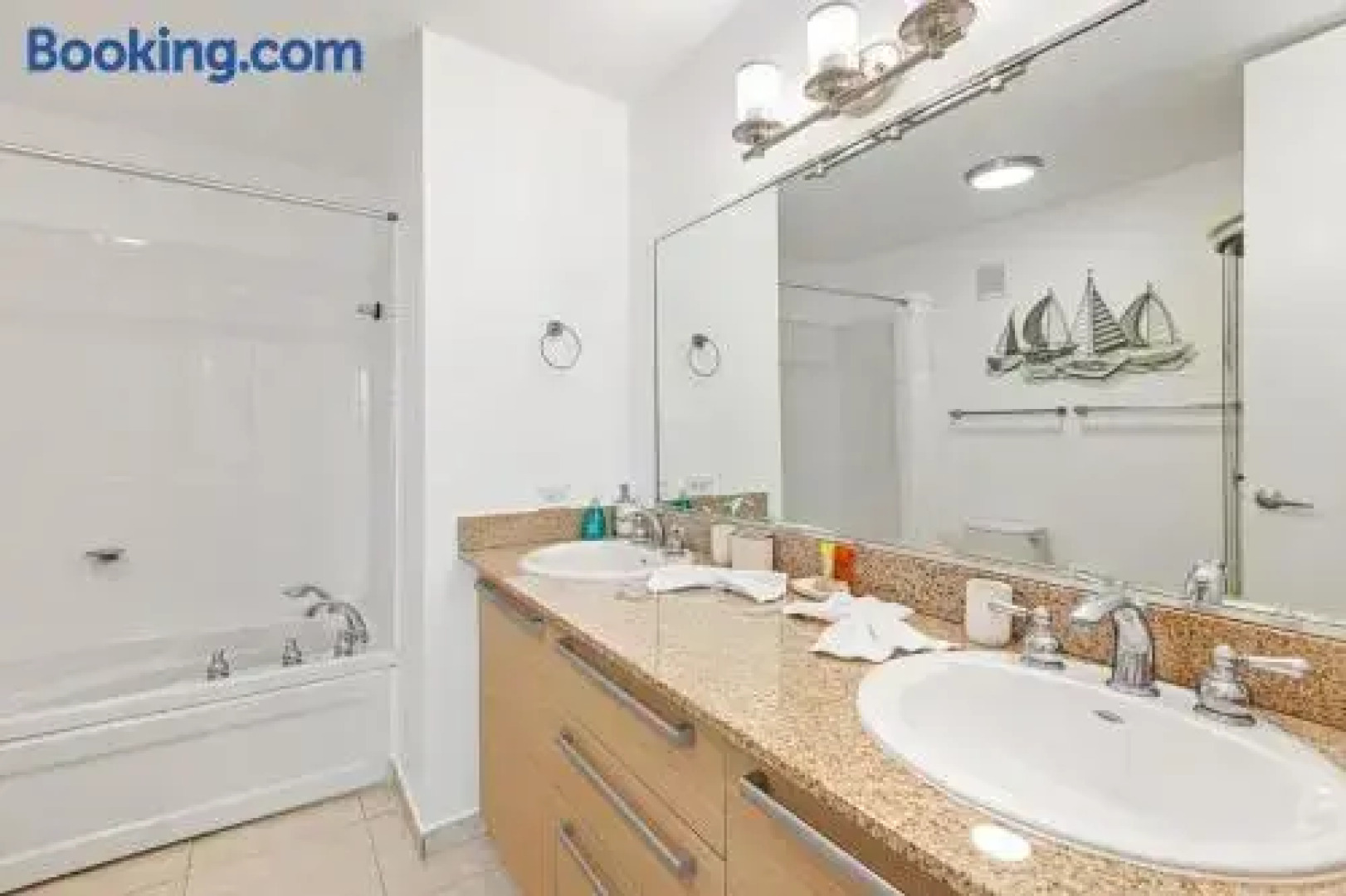 Ocean View Penthouse With Pool, Beachfront Complex 2 Bedroom Apts by Redawning