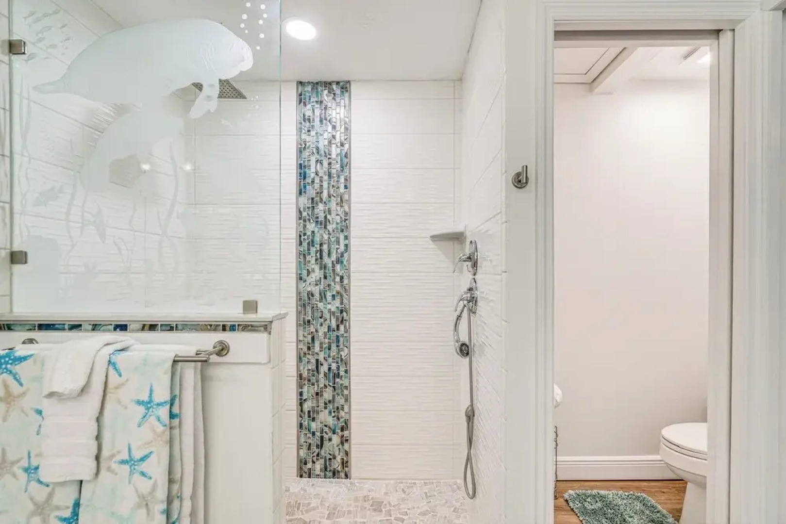 Canal-front Outdoor Oasis: Home in Crystal Water