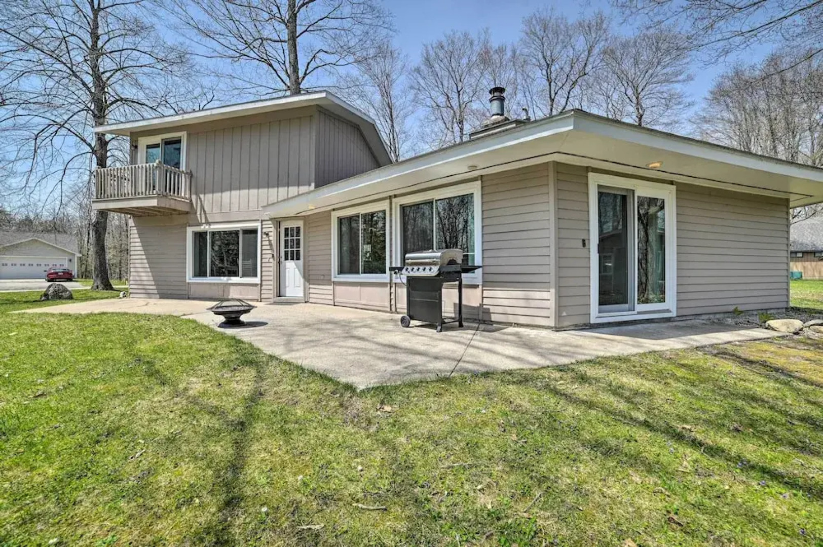 Close to 3 Ski Areas: Michigan Family Retreat!