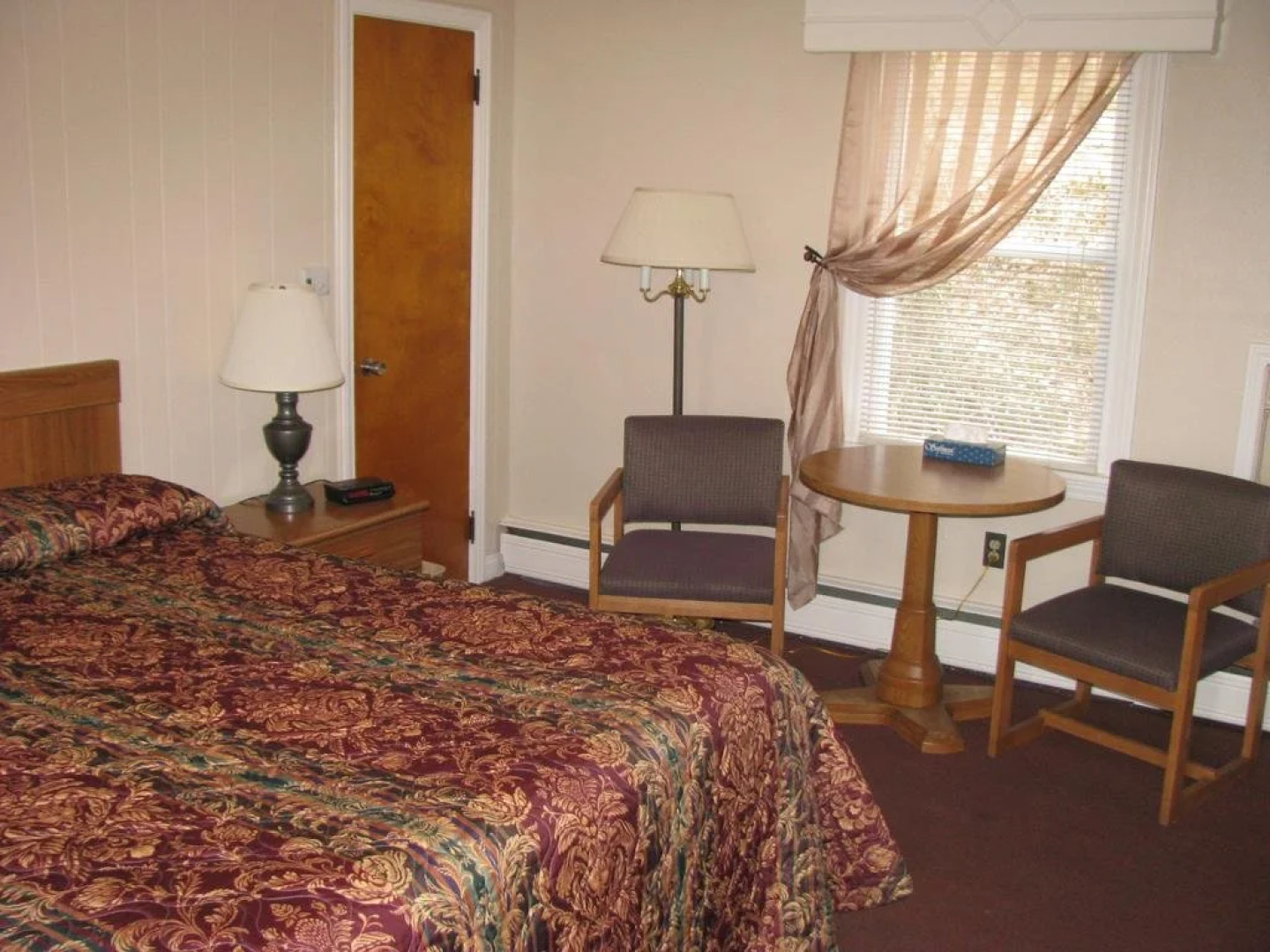 Colonial Inn & Creamery