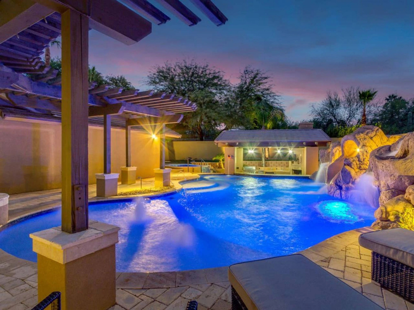 Your Oasis-Private Estate Resort 6Bdrm/5.5 Bath/Pool Misters