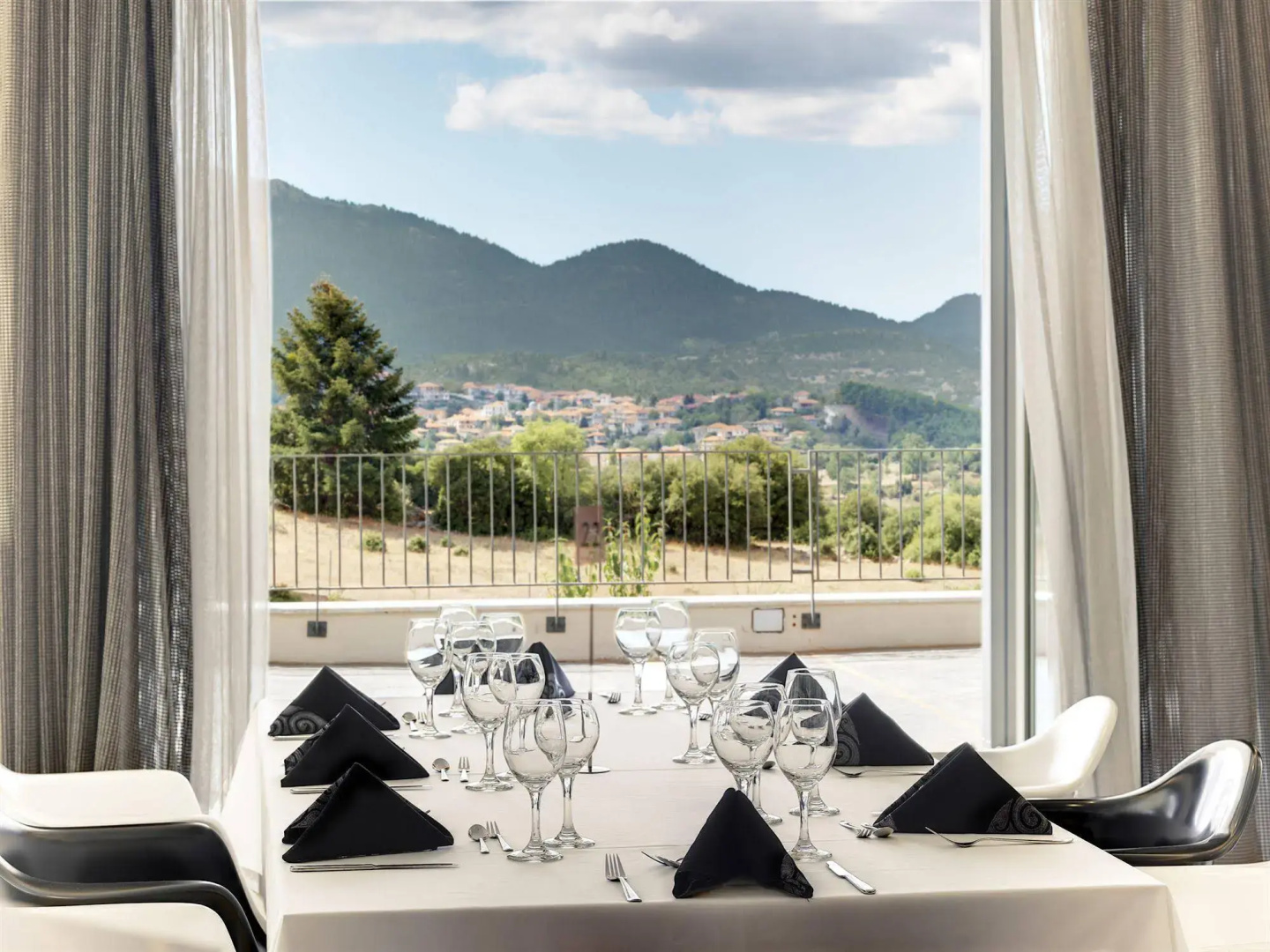 Seleni Suites