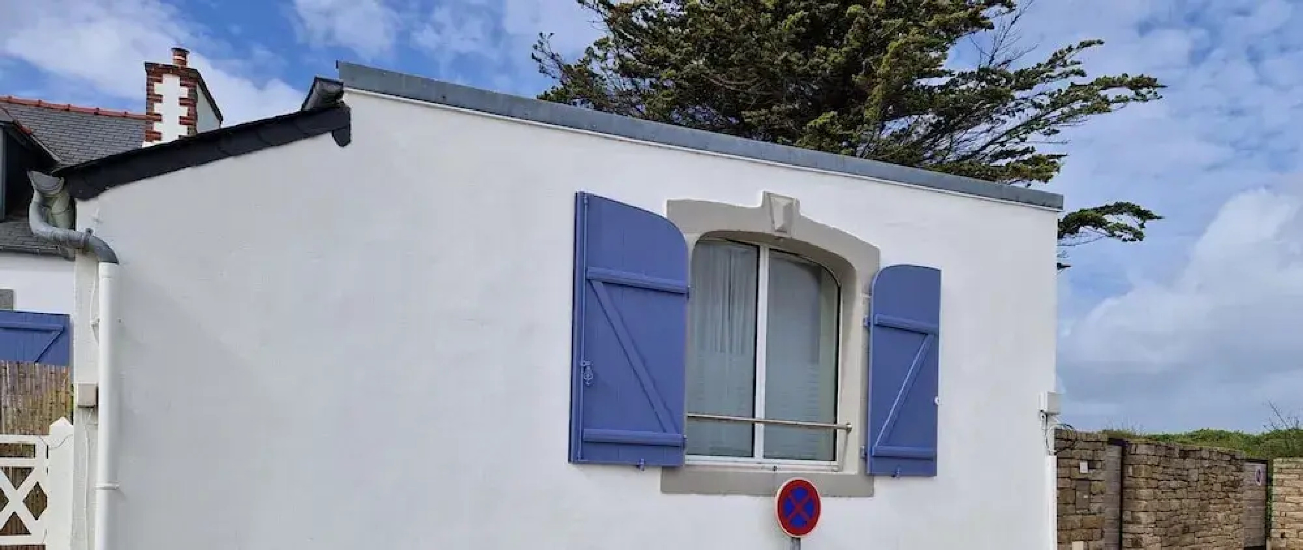 Charming Breton Holiday Home Right by the sea