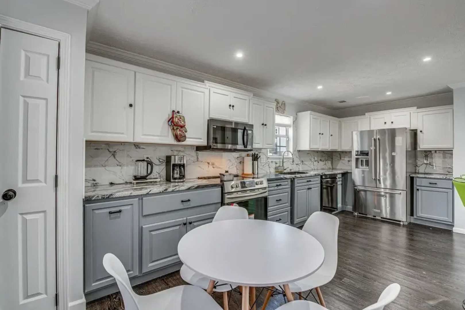 Modern College Park Home: 13 Mi to Dtwn Atlanta!