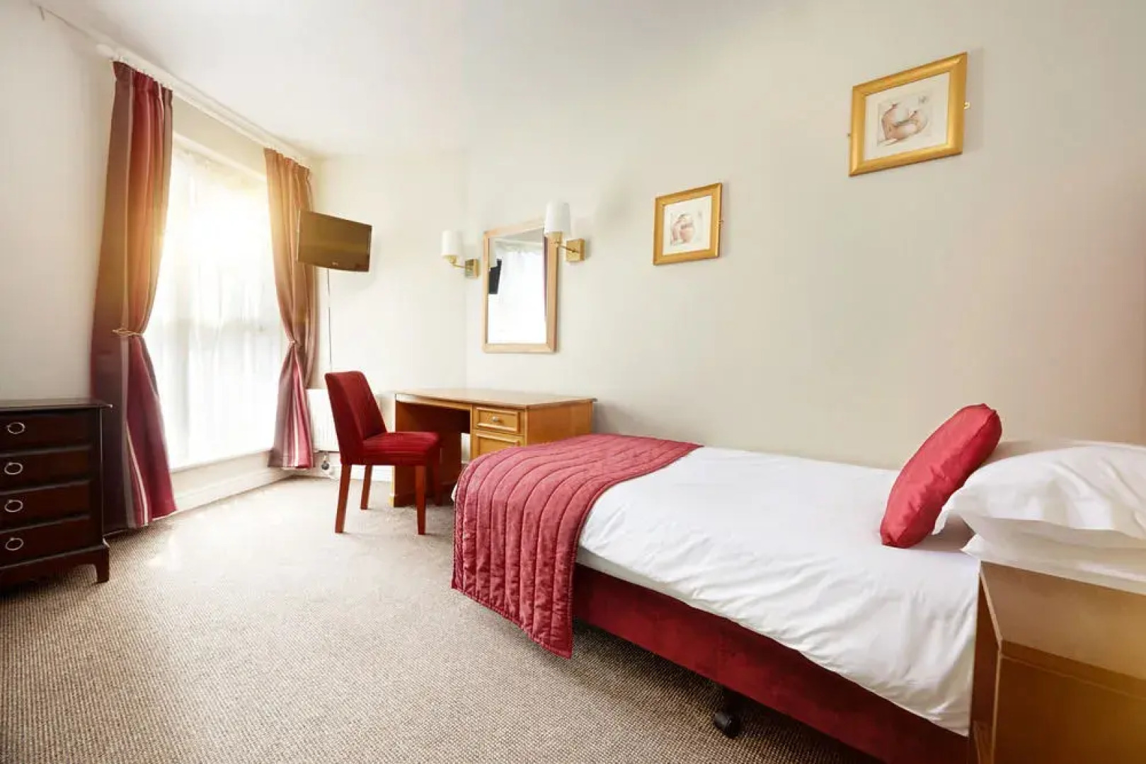 The Hillcrest Hotel, Sure Hotel Collection by Best Western