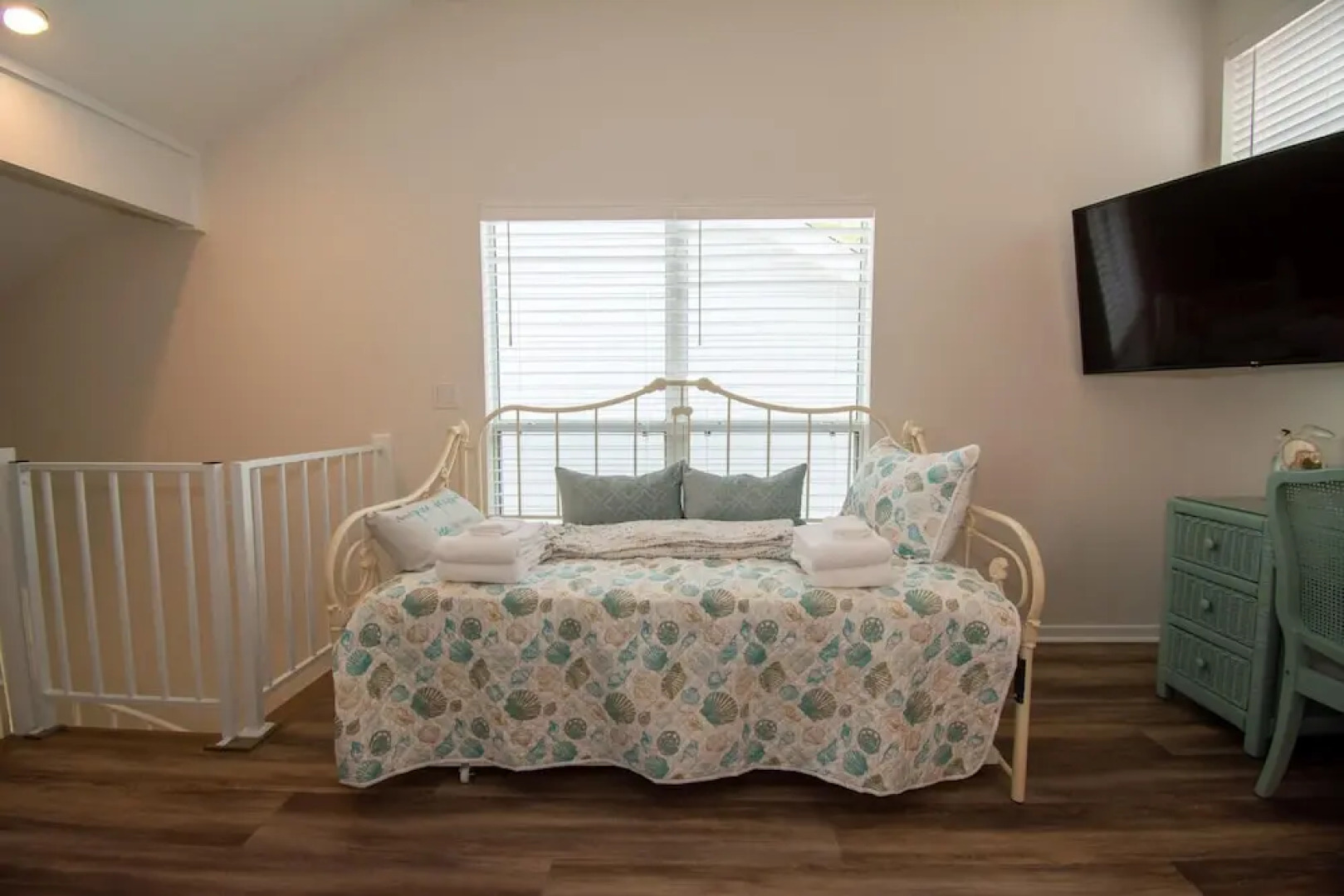 Renovated 2 Br Sleeps 5 With Free Guest Passes