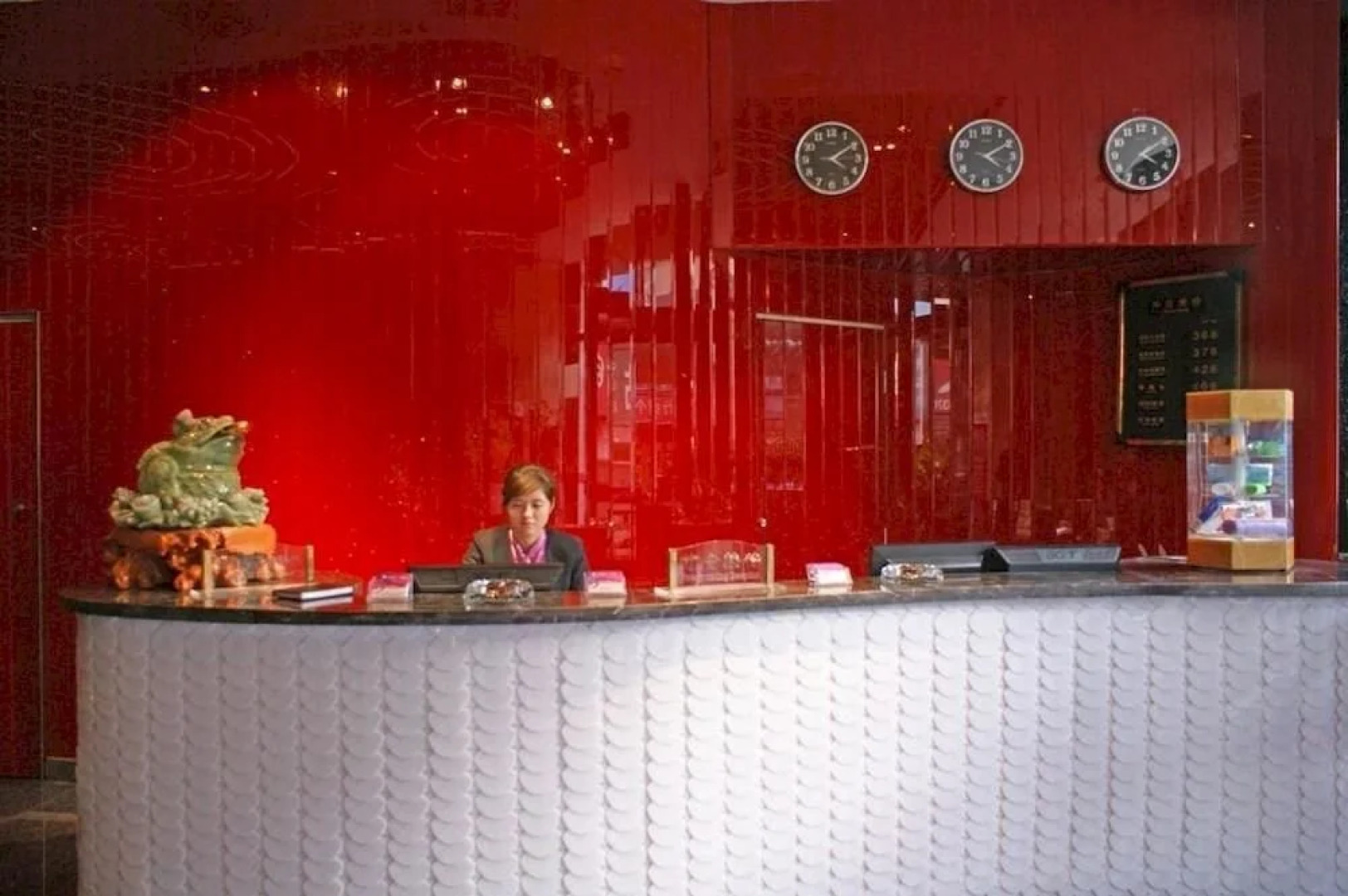 Jiutian Fashion Hotel (Zhengzhou Dashi Bridge)