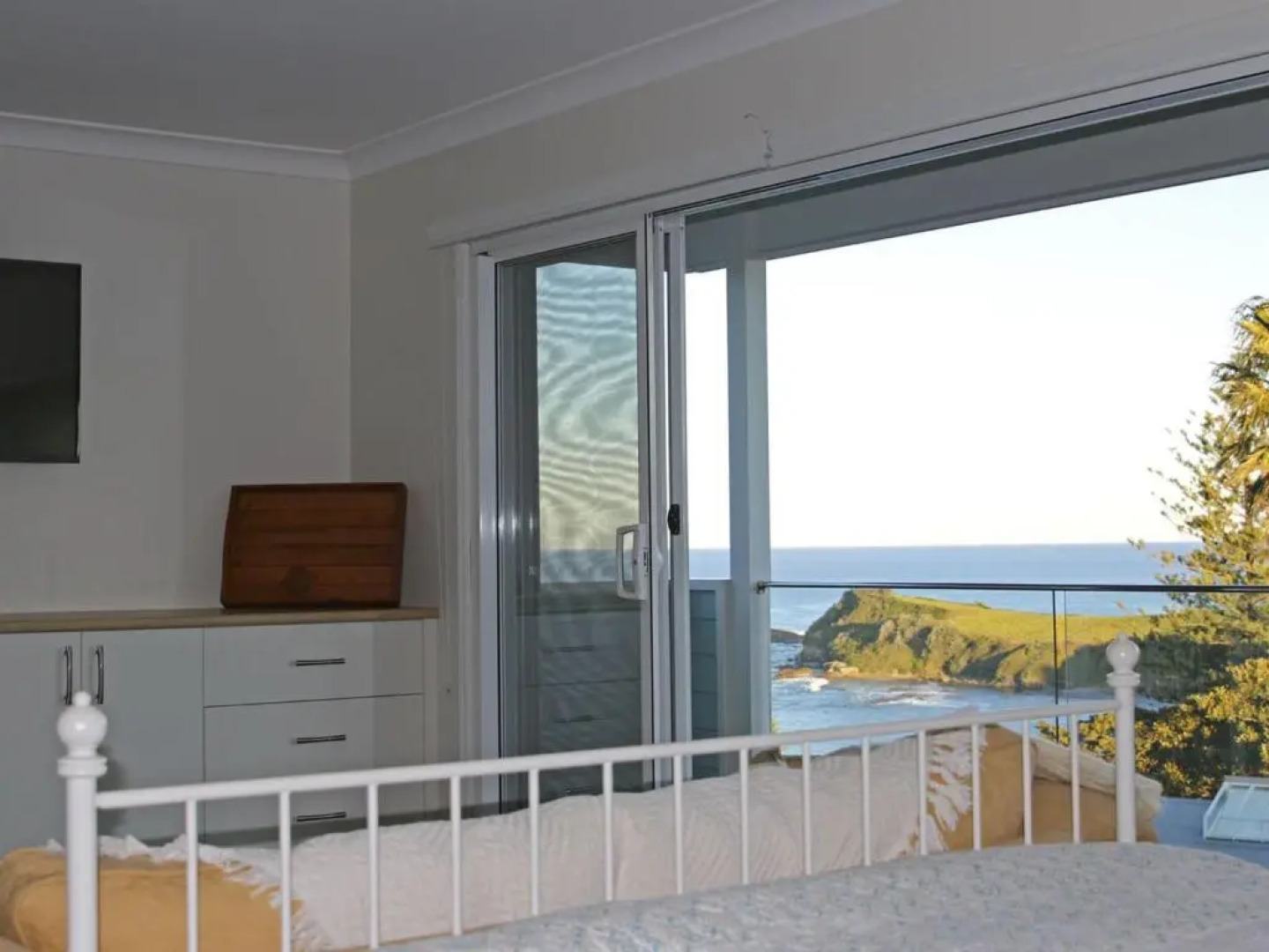 WHALE WATCH FOR FOUR Gerringong 4pm check out Sundays