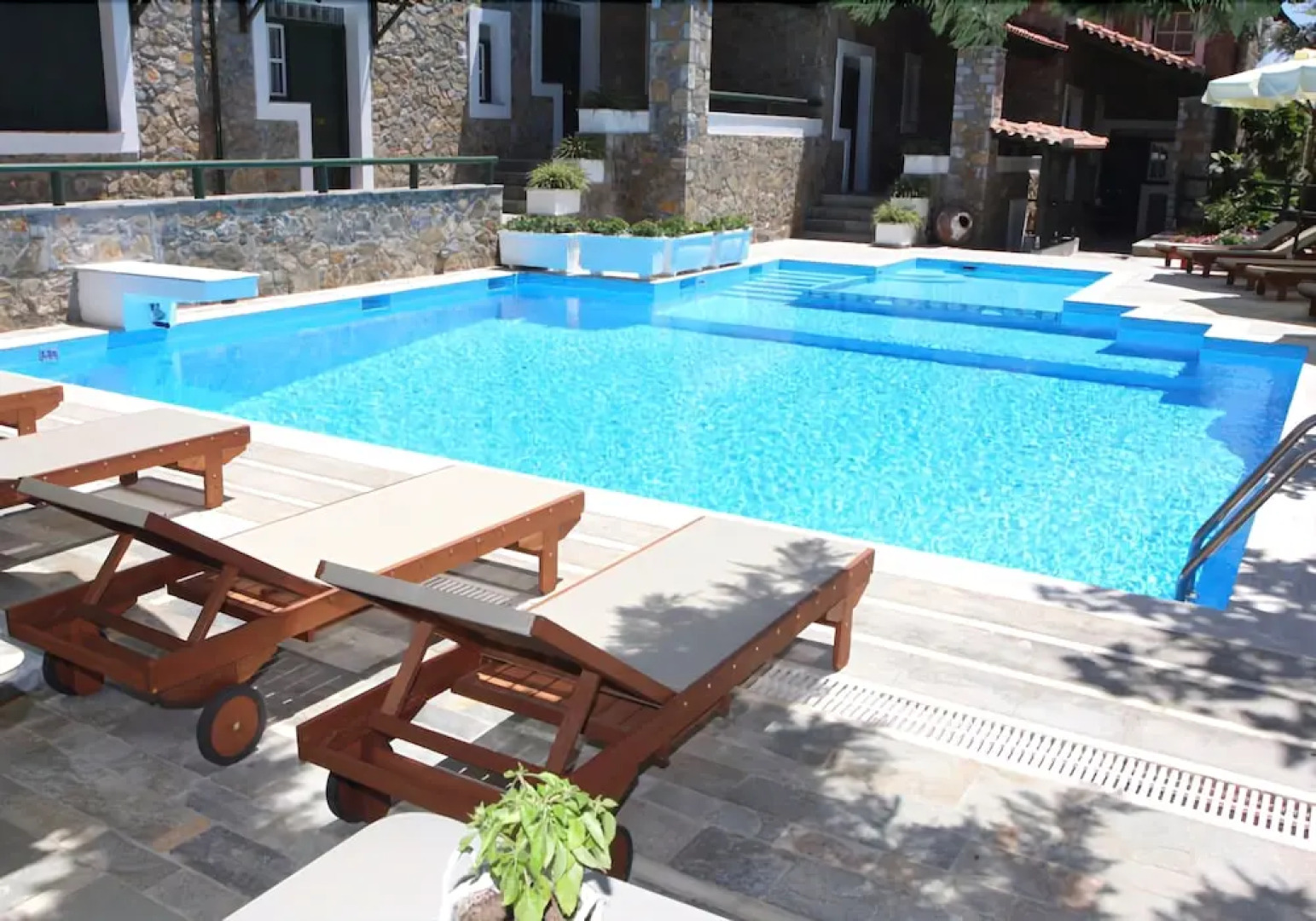 Elia Village by Irida Iris Group