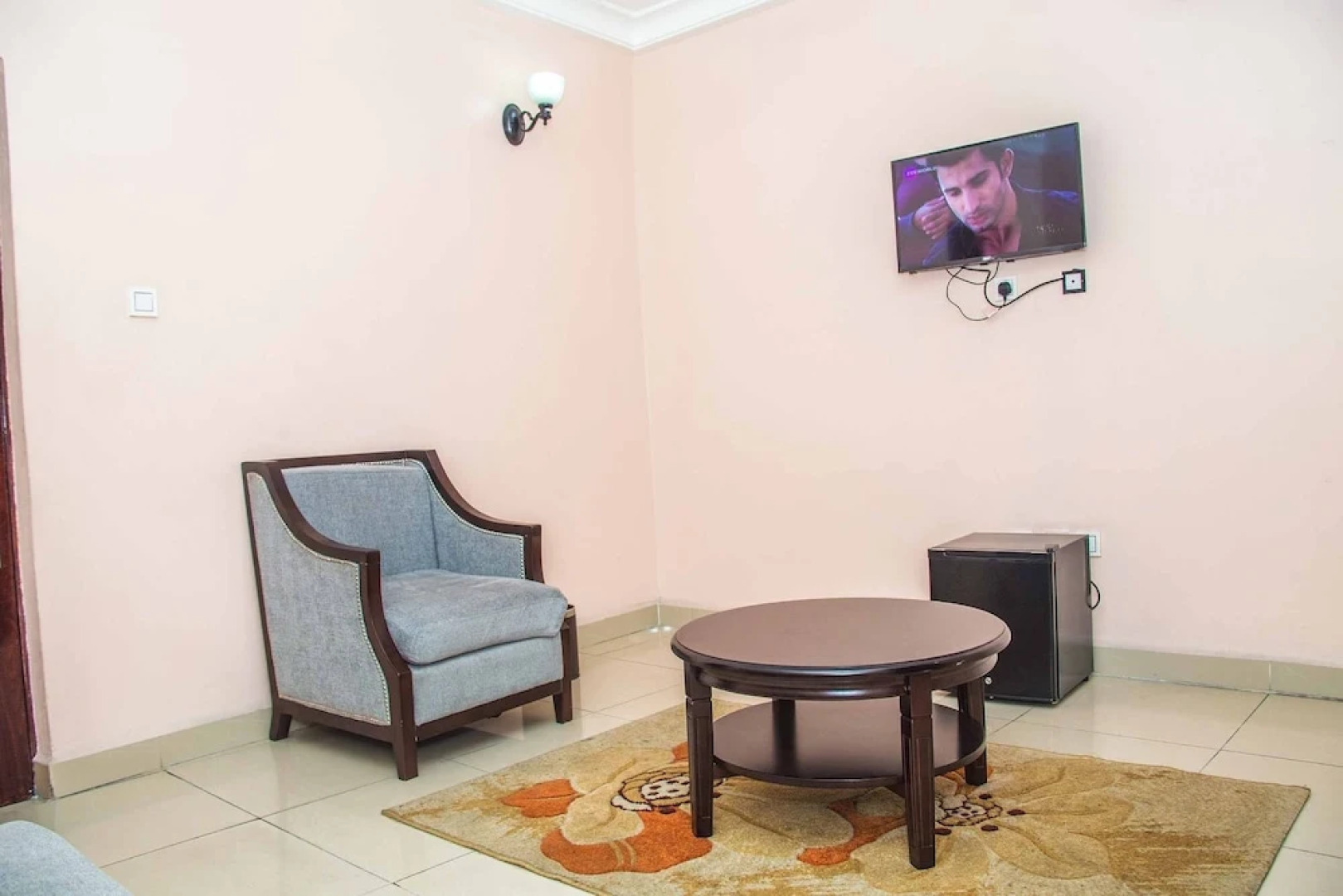 Royal Crest Hotel & Suites