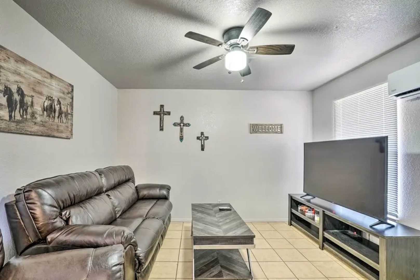 Cozy Las Cruces Apt on Pecan & Horse Farm!