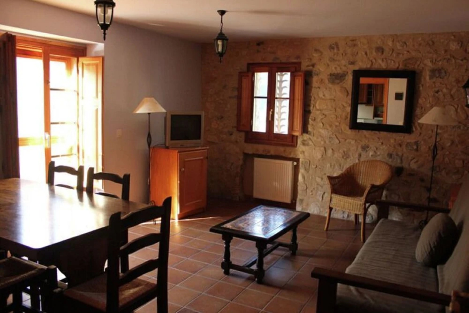 Modern Furnished Apartment Situated on the Ground Floor