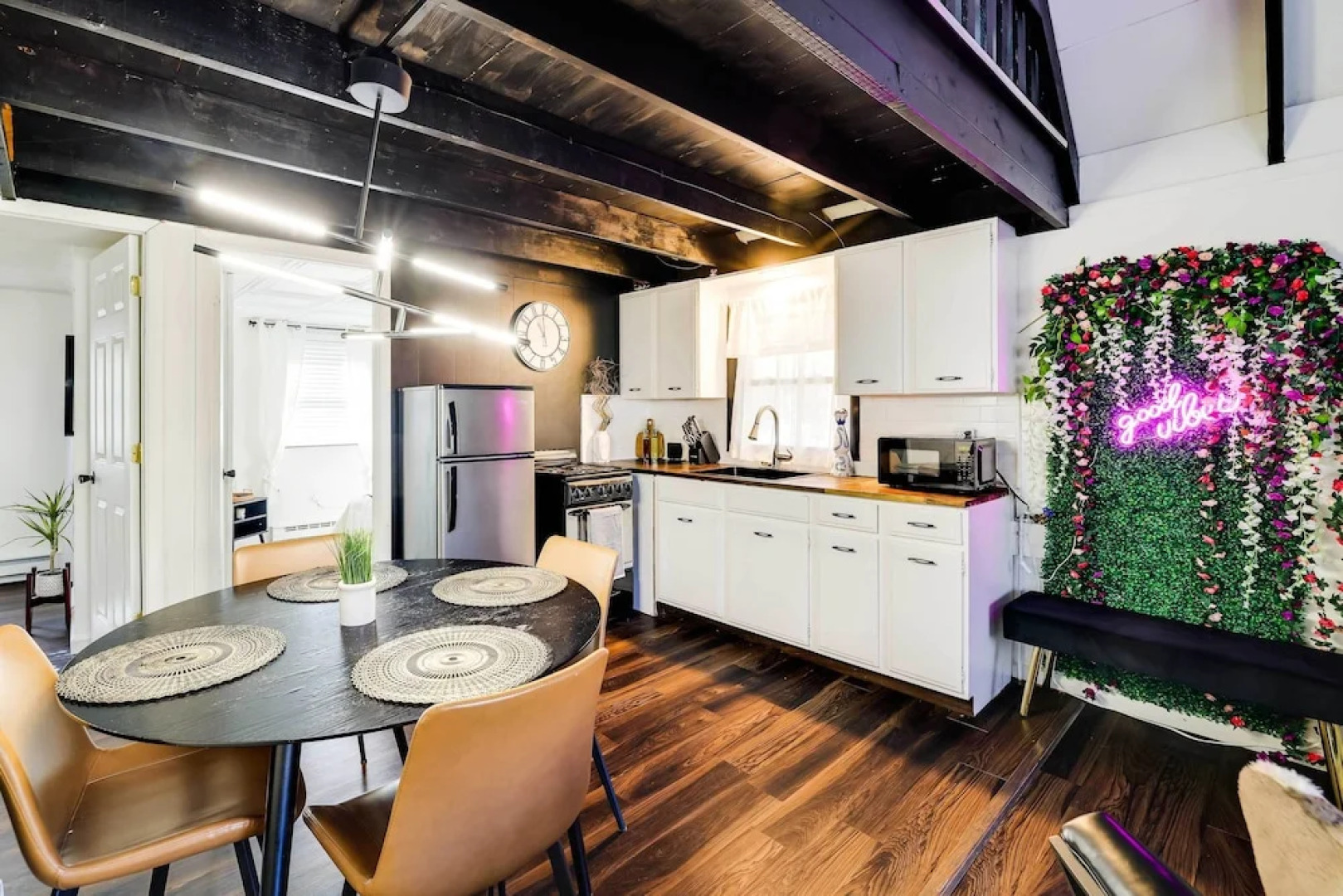 Pet-friendly Cabin w/ Hot Tub in Pocono Lake!