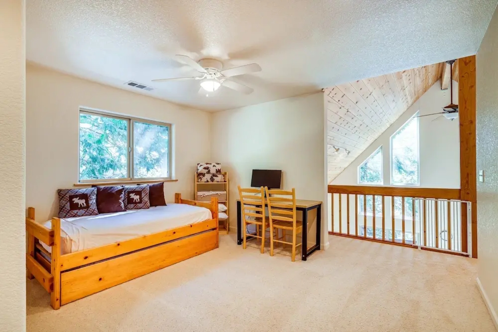 Spacious Vacation Rental Cabin ~ 4 Mi to Big Trees