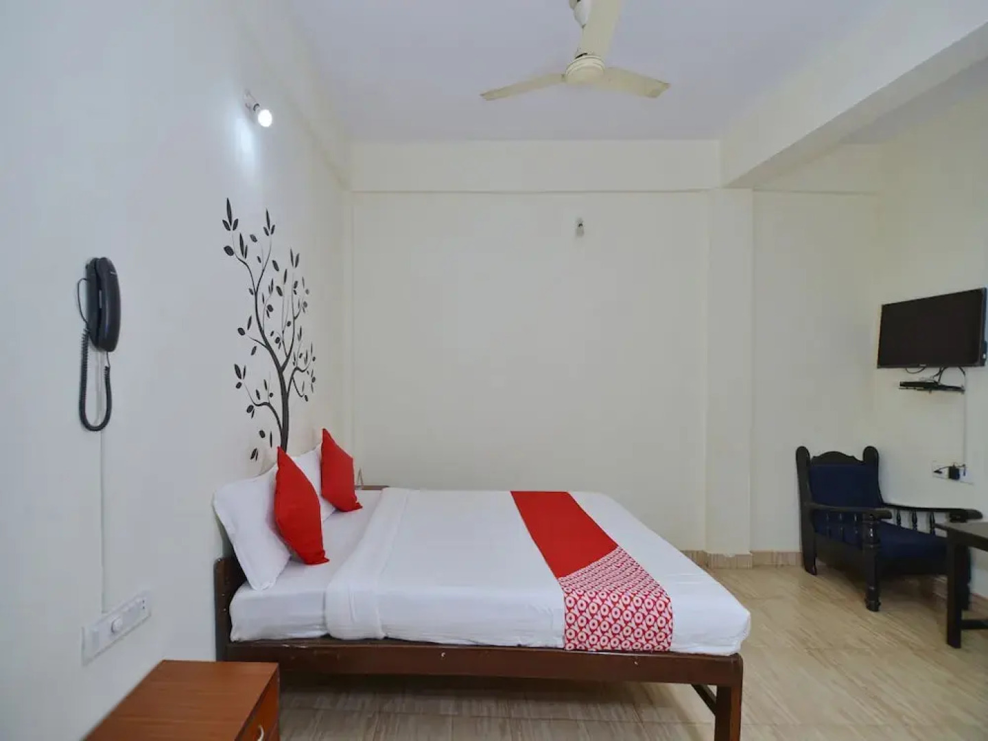 OYO 833 Hotel Prince Santosh Holiday Homes