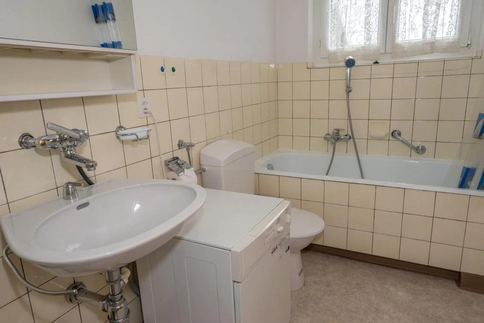 Heidi-Immo Casa Majo EG