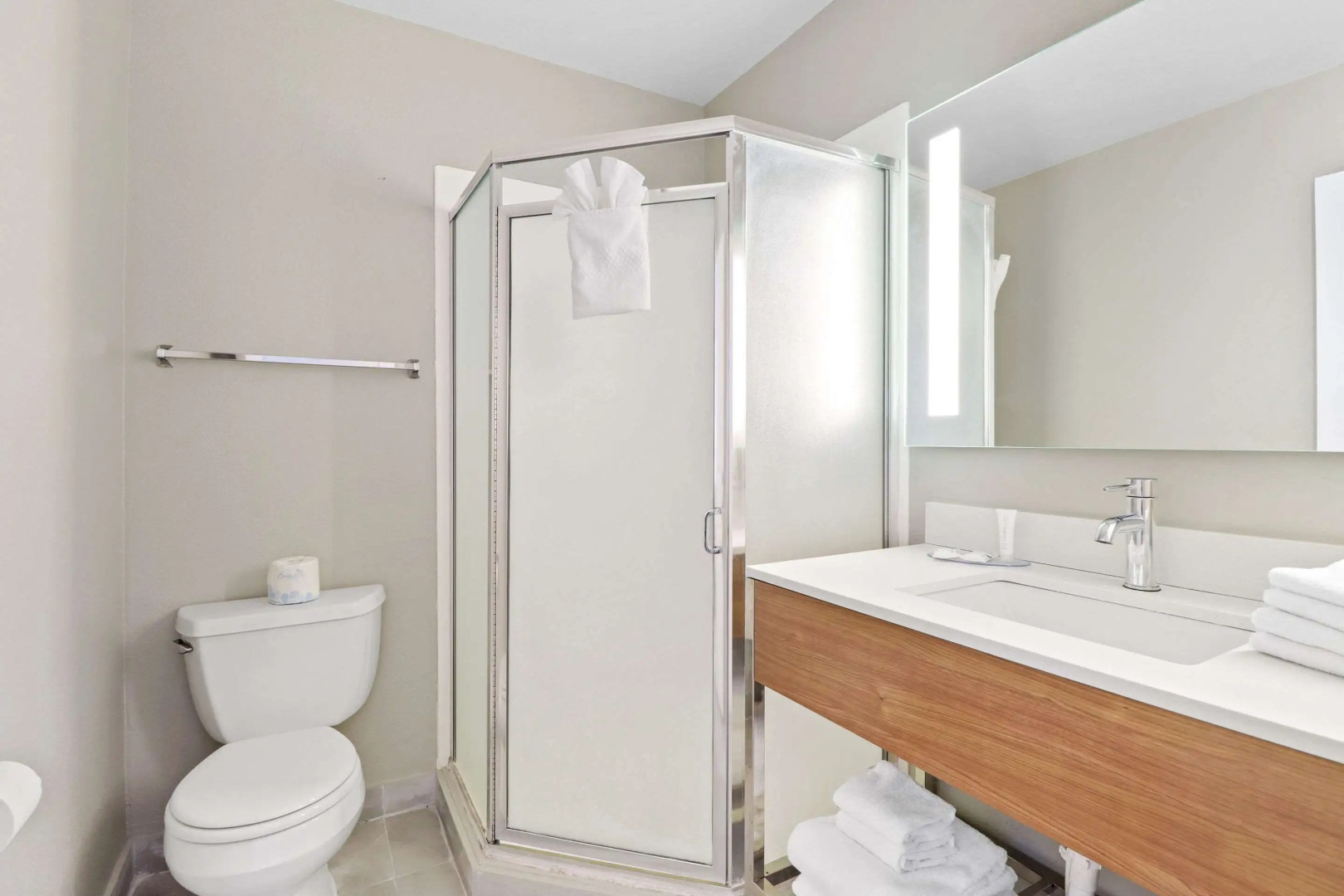 Clarion Pointe Ridgecrest near China Lake Naval Station (ex. Motel 6 Ridgecrest) 