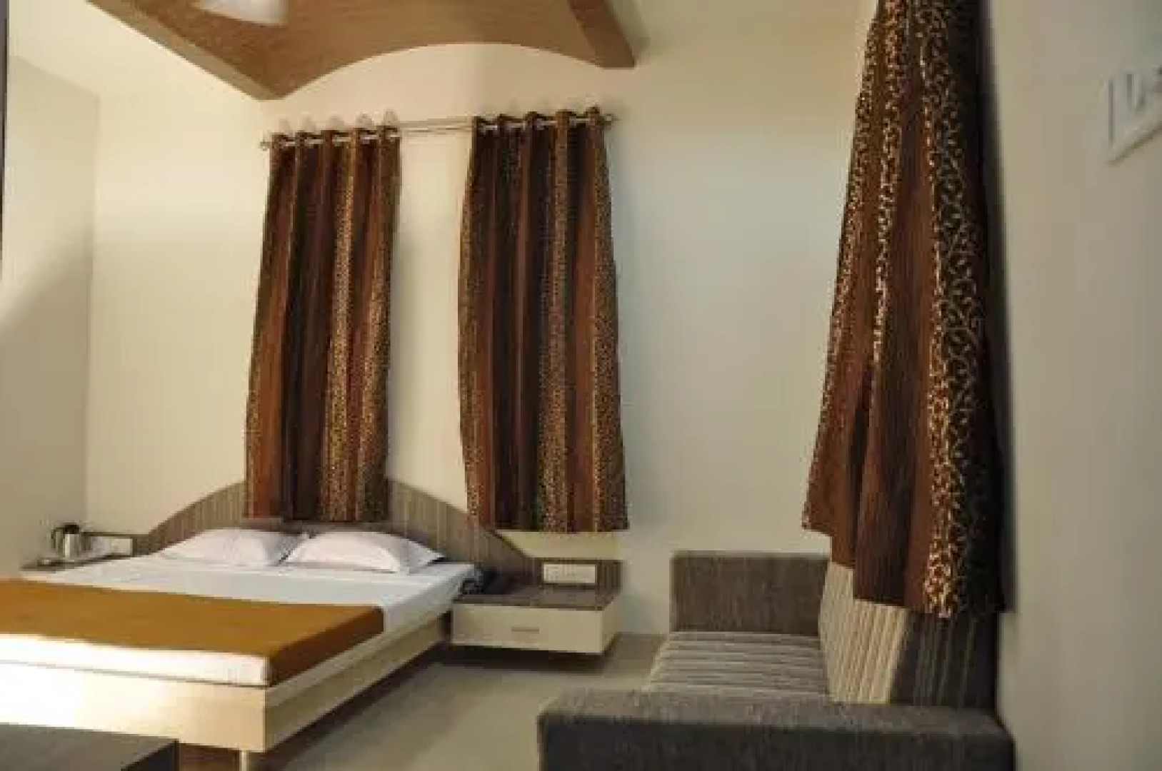 Hotel Tushar Executive