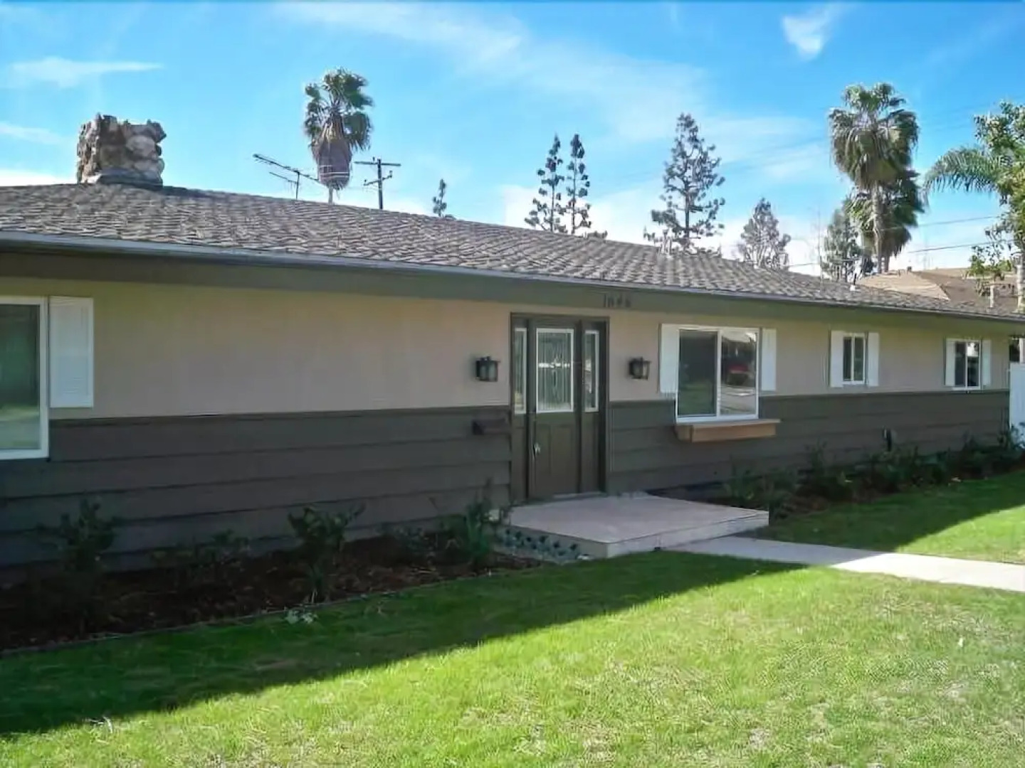 The Wonderland House 5 Bedrooms 3 Bathrooms Home