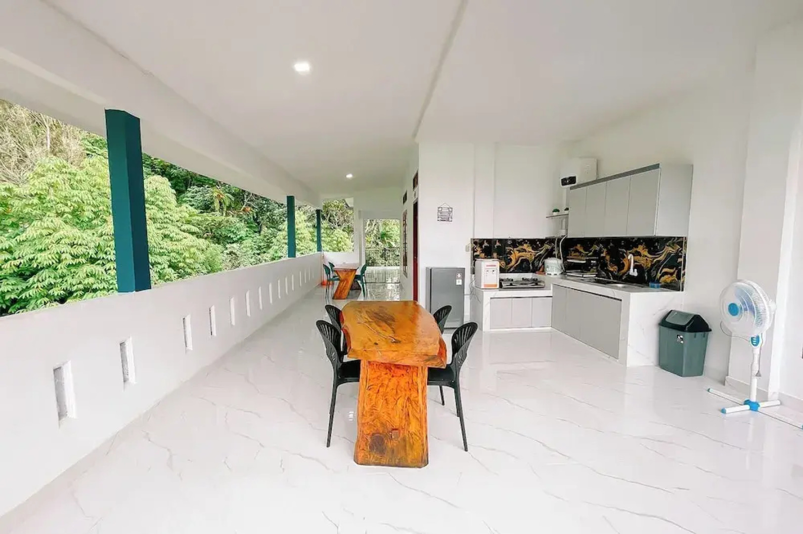 Simangande View & Resto By Helocus