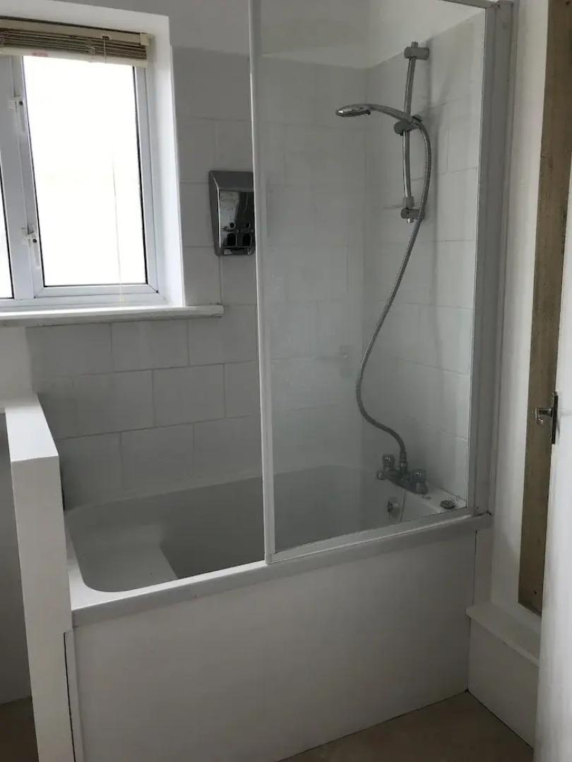 3 bed Bungalow minutes from the beach