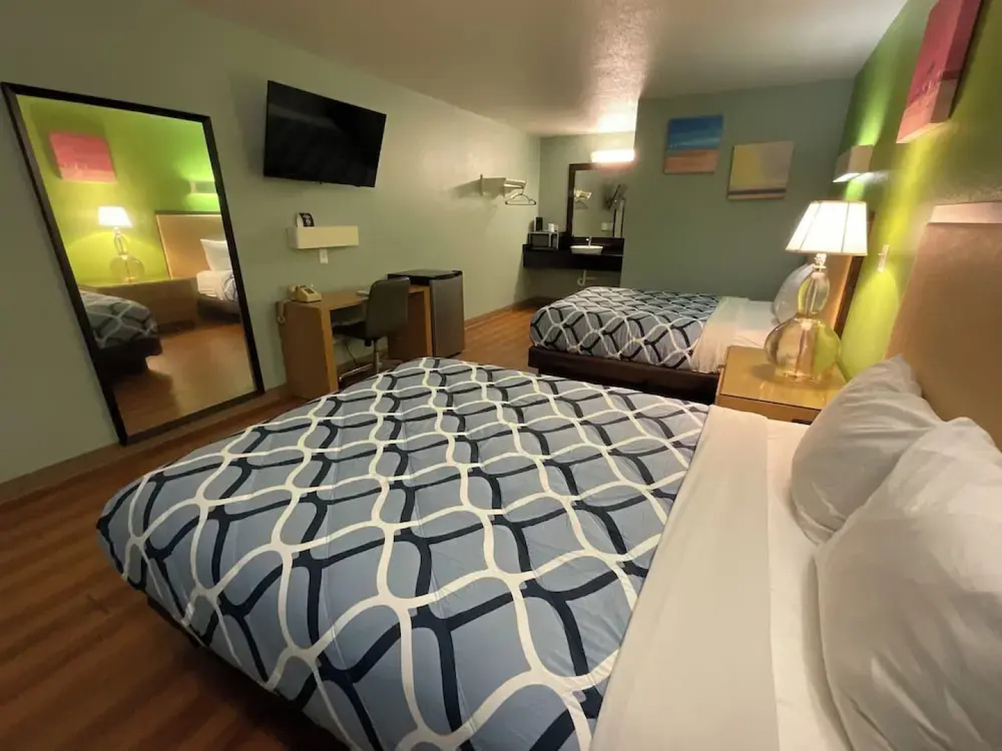 Country Yard Inn and Suite