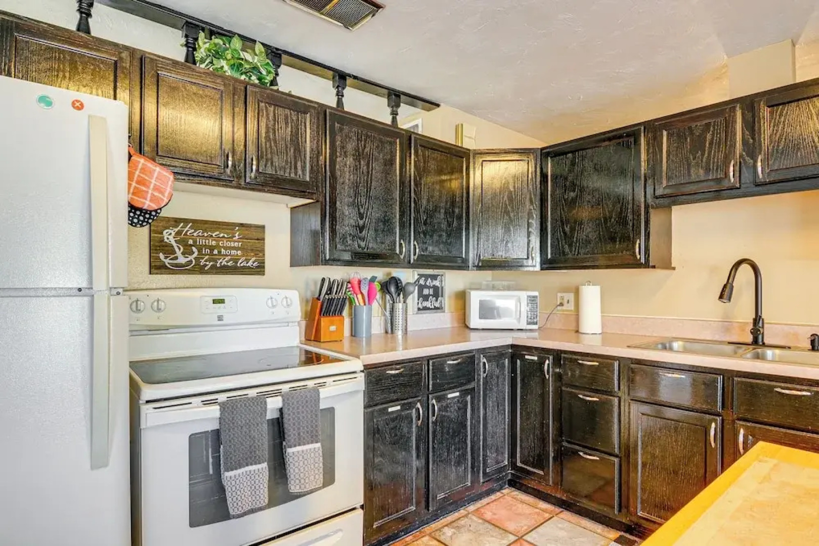 3 Mi to Glen Canyon Dam: Home w/ Fenced Yard